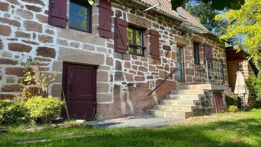 Gîte pour 5 personnes, avec jardin et terrasse à Louignac