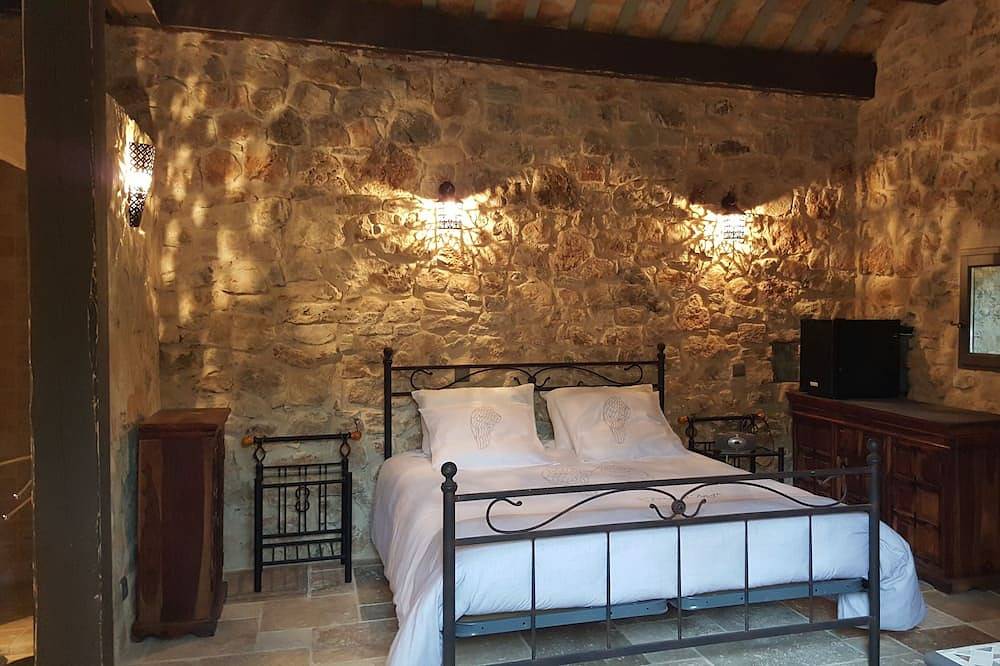 Le Donjon des combes et son Spa haut de gamme in Fayence, Région de Draguignan