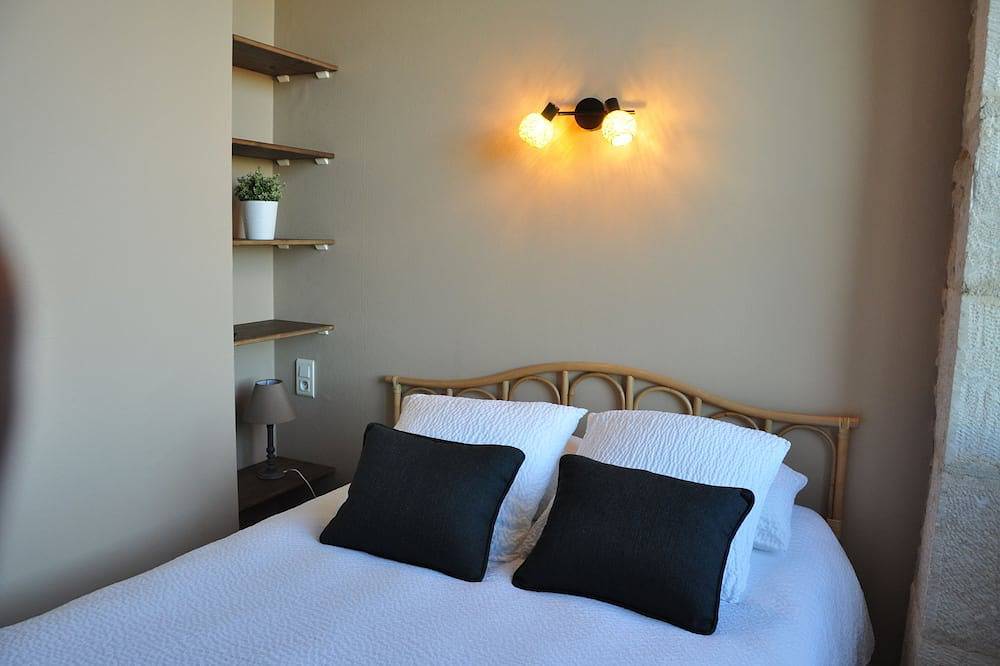 Large, charming 30-bed gîte with Spa and plenty of space in Langres, Haute-Marne