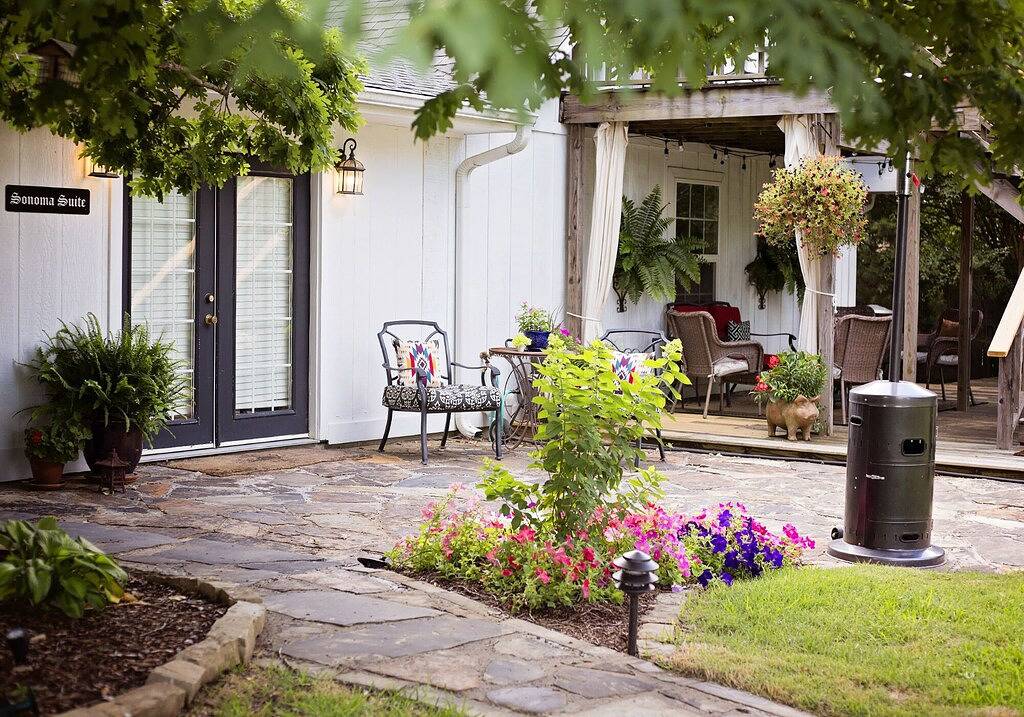 Ganze Wohnung, Schöne Suite auf dem Grundstück eines historischen Anwesens in Mena. in Mena, Ouachita National Forest