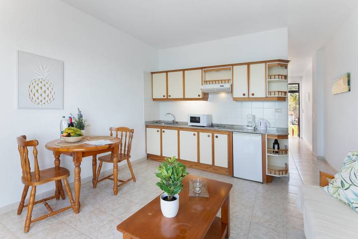 Apartamento entero, Apartamento 'La Bayana - 4' con vistas al mar, piscina compartida y Wi-Fi in Puerto Naos, Los Llanos de Aridane
