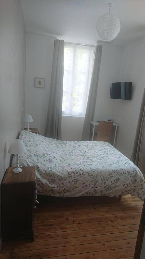 Appartement de vacances entier, Agréable chambre, salle de bain privative, la plaçotte in Saint-Clar, Gers