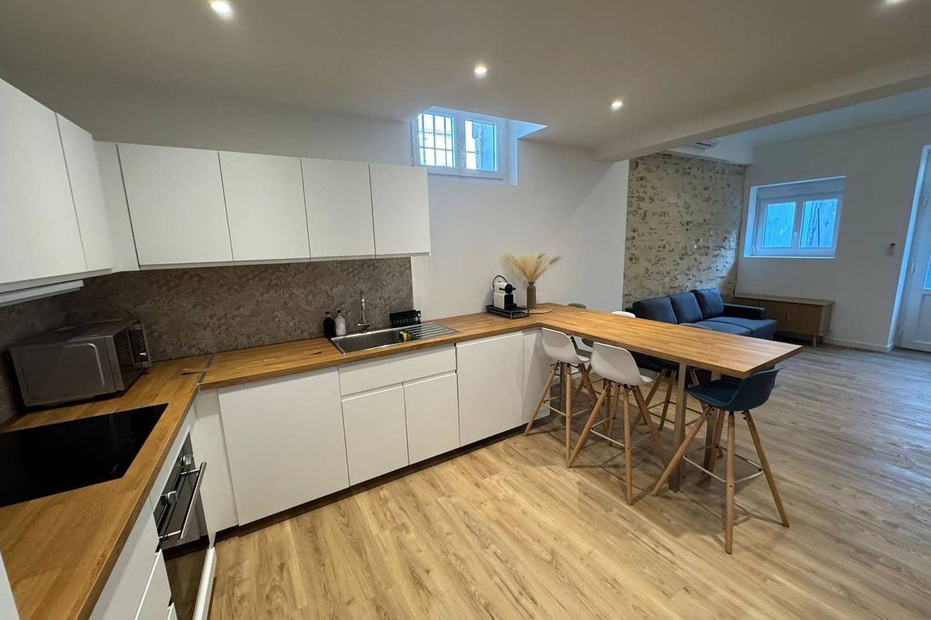 Ganze Wohnung, Apartment 7-rooms with terrace in Nîmes in Nîmes, Nimes und Umgebung