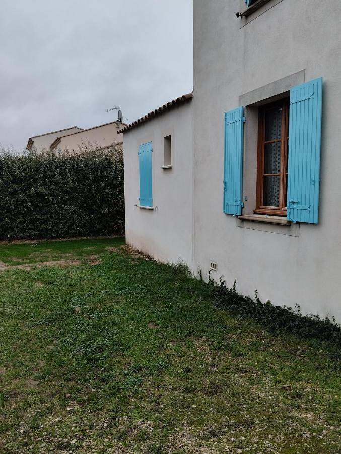 Gîte pour 4 personnes, avec vue ainsi que jardin et piscine à Sernhac - 4
