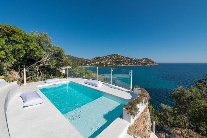 Agriturismo per 8 persone, con Balcone e Giardino nonché Piscina per bambini in Sardegna