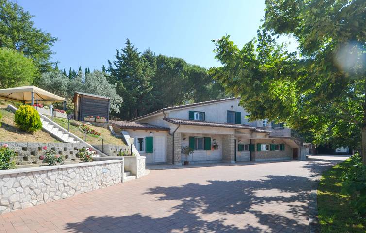 Appartamento intero, Accogliente appartamento con piscina e giardino, a 2.5 km dal Laghetto di Marcarelli in Magione, Lago Trasimeno