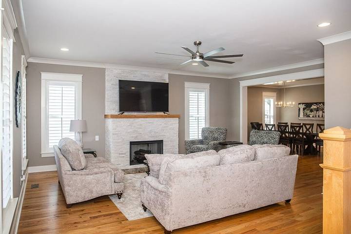 Vacation rental for 12 people, with hot tub and balcony as well as yard in Nashville