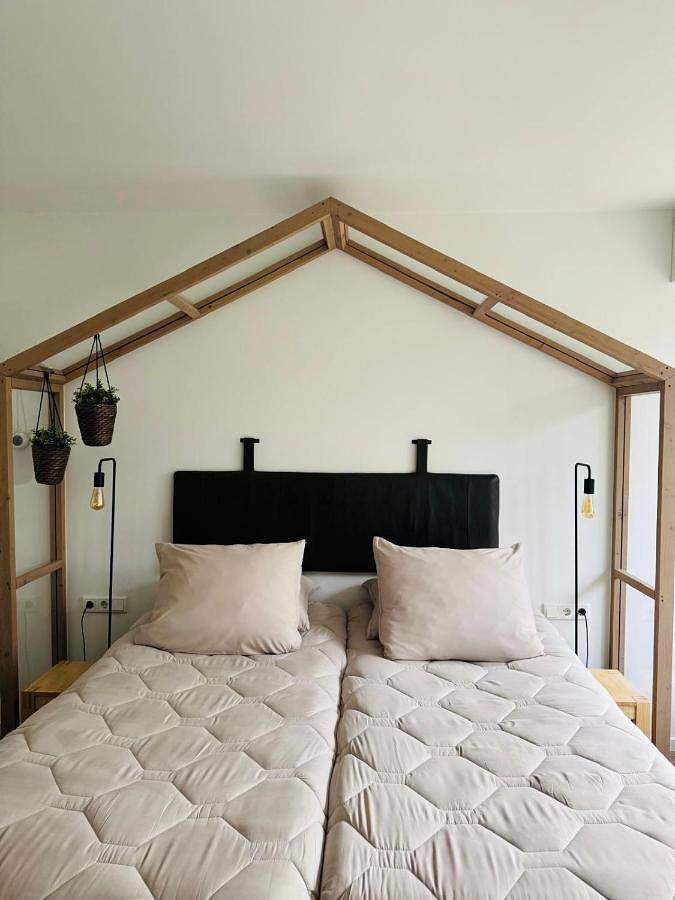 Ferienwohnung für 2 Personen, mit Terrasse und Garten in Westland
