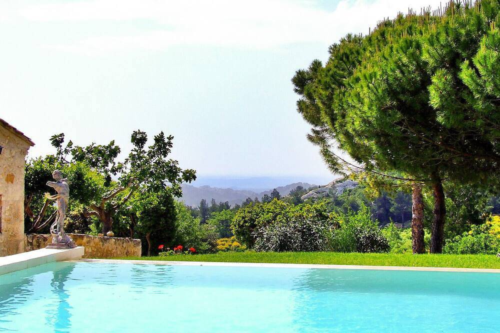 Lovely home in Les Baux De Provence in Les Baux-de-Provence, Arles region