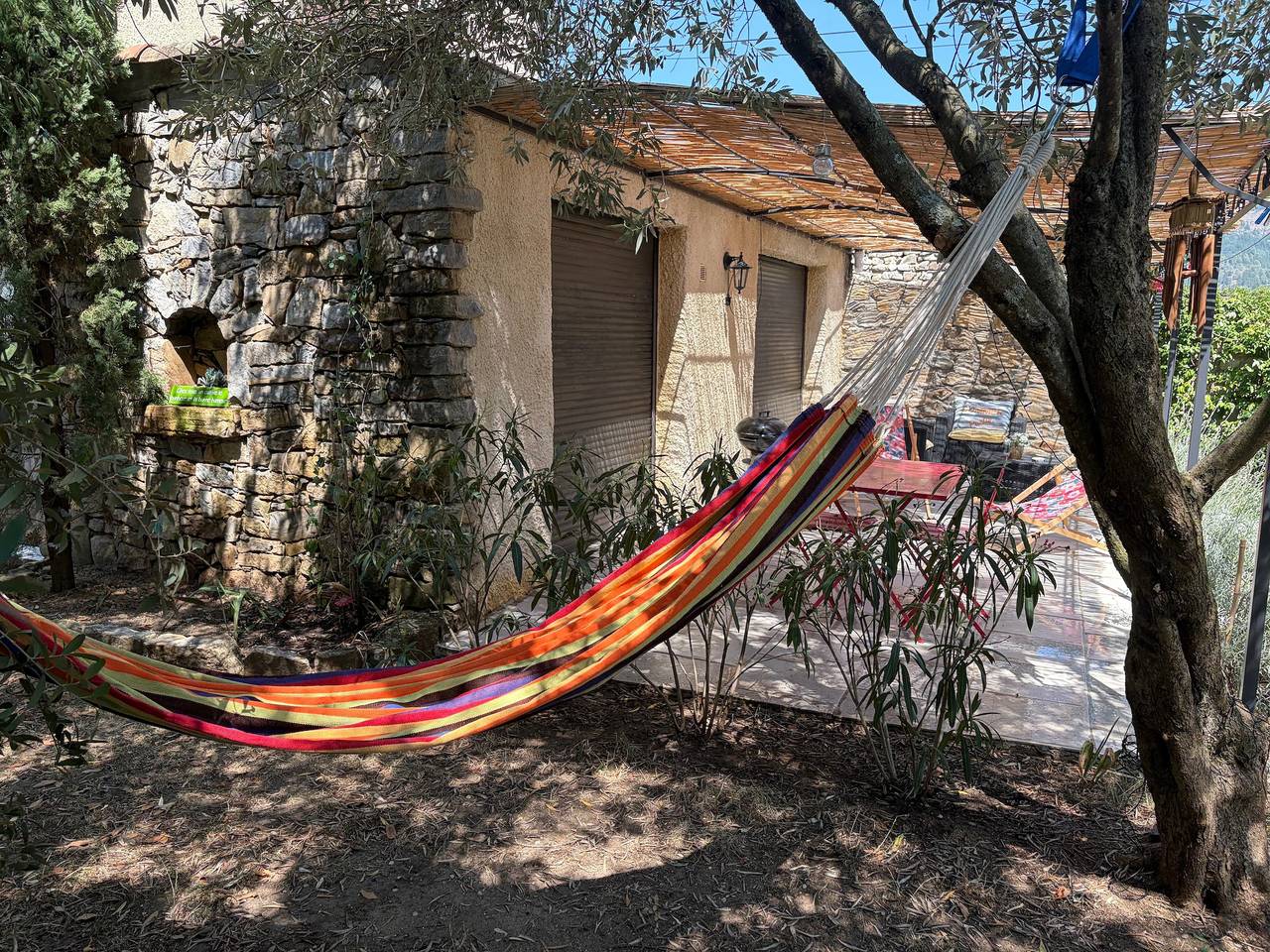 Ferienwohnung 'T1 Ardeche Vesseaux' mit Bergblick, Gemeinschaftsgarten und Wlan in Vesseaux, Parc naturel régional des Monts d'Ardèche