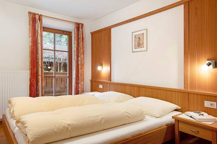 Hel lejlighed, Apartment 'Lärche' with Mountain View, Shared Terrace and Wi-Fi in Antholz, Rasen-Antholz