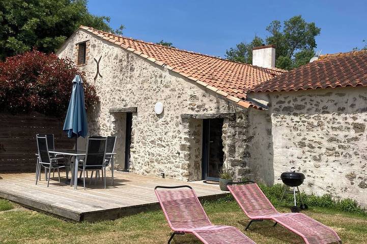 Gîte pour 4 personnes, avec jardin ainsi que terrasse et sauna à Sallertaine