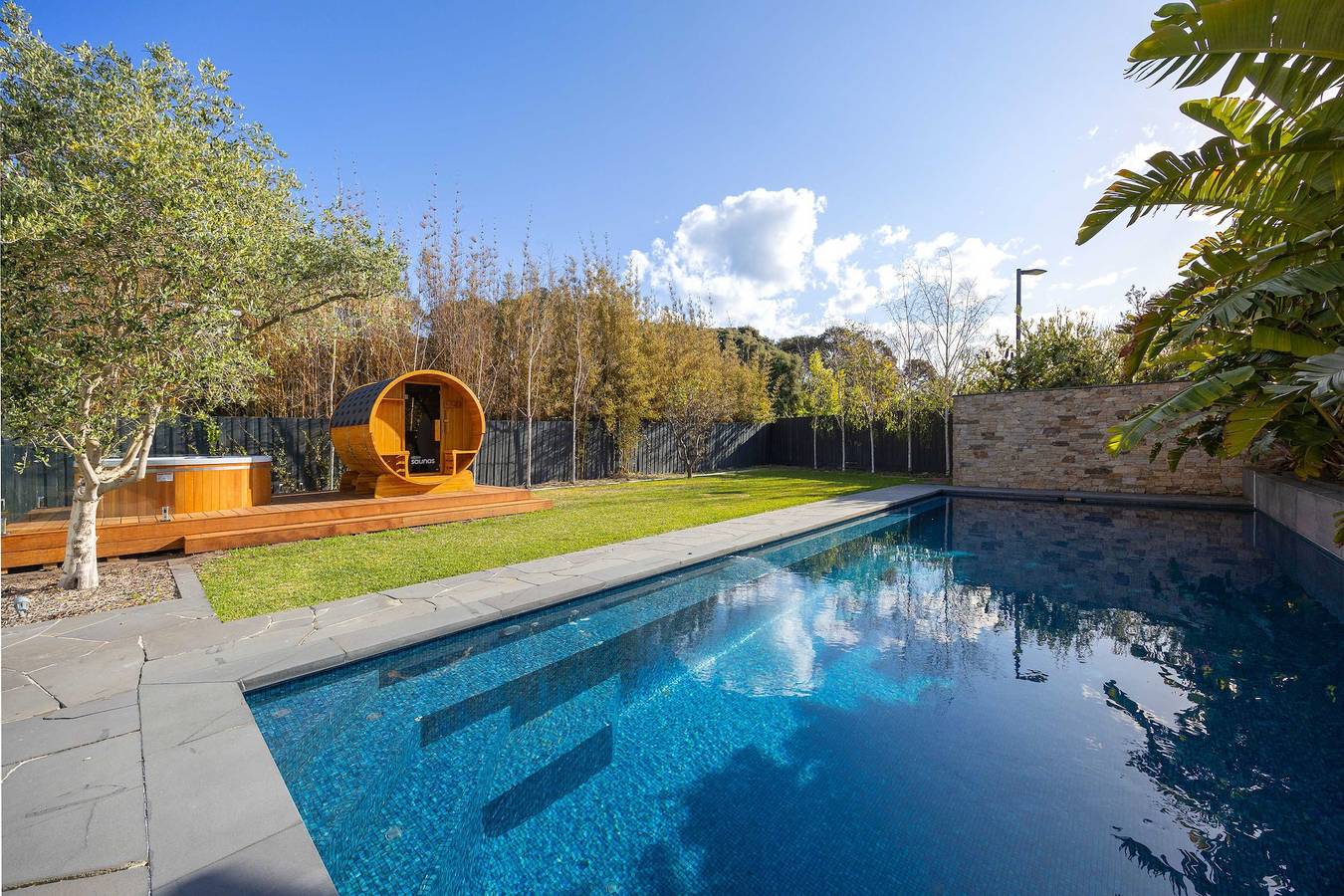 Holiday Home for 11 People in Blairgowrie, Mornington Peninsula