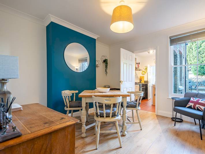 Cosy terrace within city walls ideal for exploring - Pass the Keys in Kent