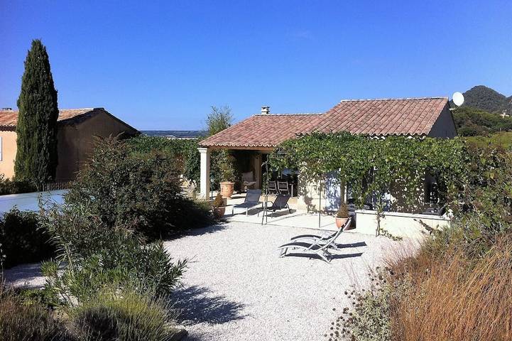 Ferienhaus für 4 Personen, mit Garten und Pool in Sablet