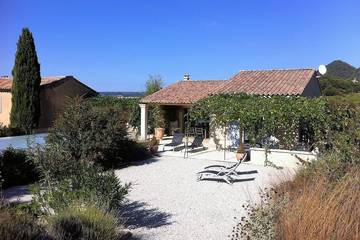 Gîte pour 4 personnes, avec piscine et jardin à Sablet