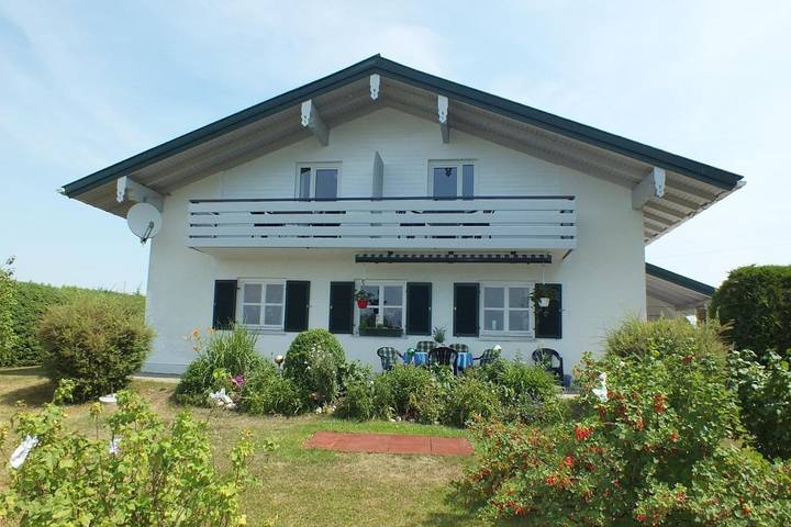 Ferienhaus für 2 Personen, mit Balkon und Seeblick in Grabenstätt