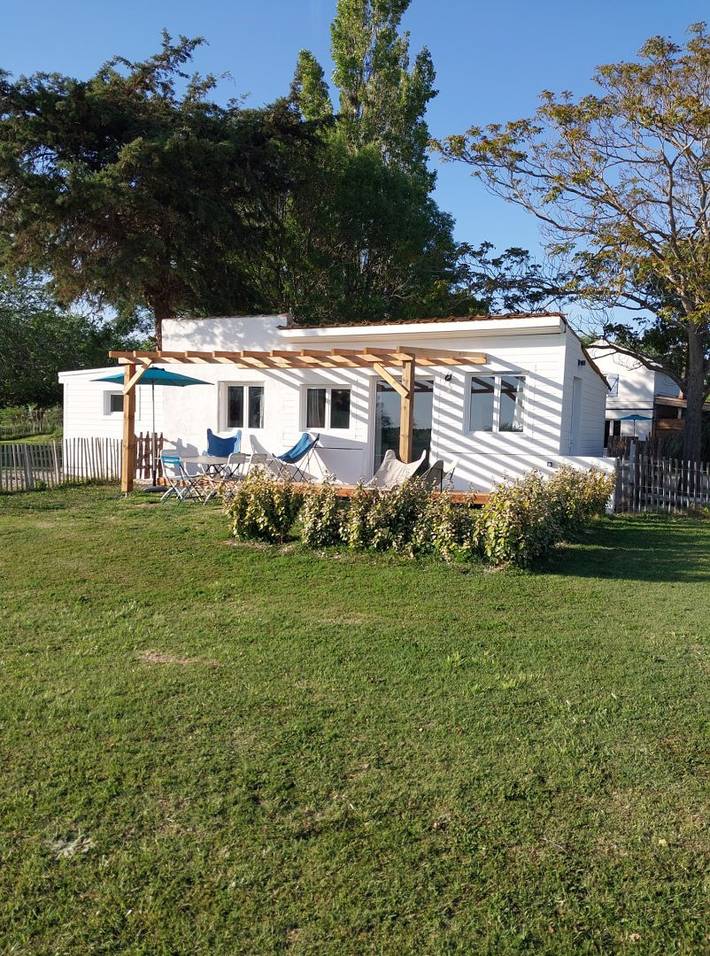 Gîte pour 5 personnes, avec jardin ainsi que terrasse et piscine