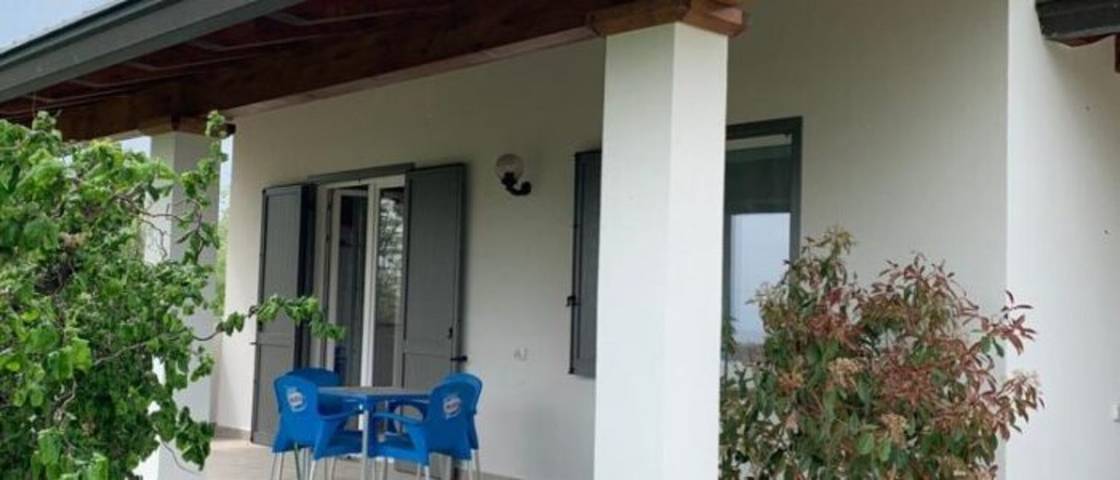 Apartamento inteiro, Apartamento 'Lampone' com Vista para a Montanha, Terraço Privado e Wi-Fi in Cantello, Varese (província)