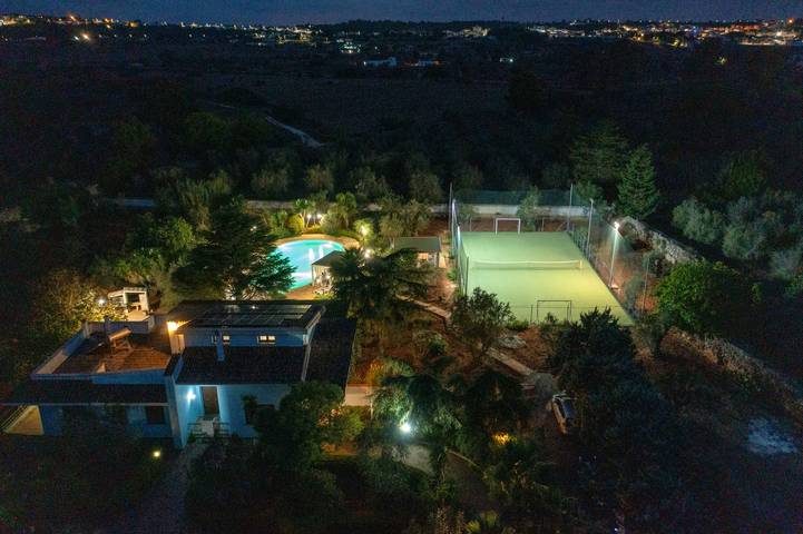 Casa vacanza per 15 persone, con giardino e terrazza a Alessano