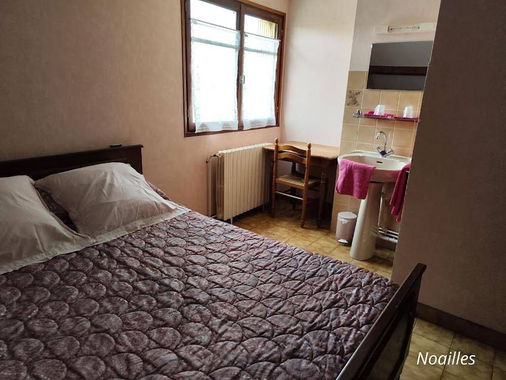 Double Room - Disability Access in Noailles (Corrèze), Région de Brive-la-Gaillarde