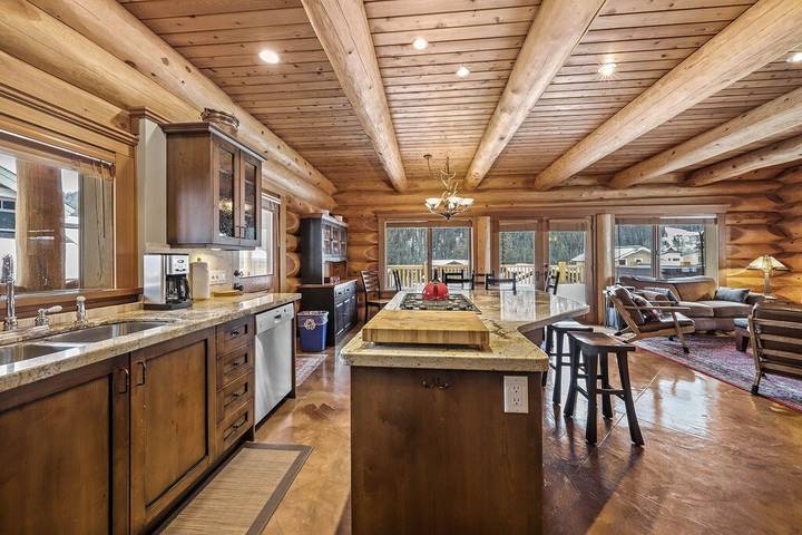 Chalet pour 10 personnes, avec balcon et jacuzzi - 1