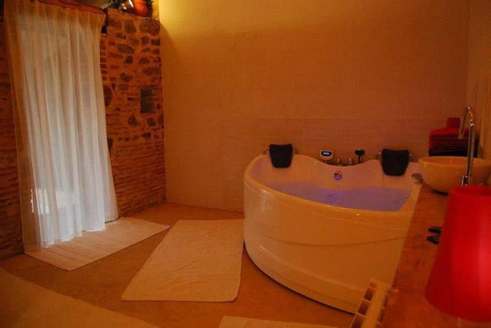 Casa de vacaciones para 12 personas, con piscina y sauna además de jacuzzi y jardín - 1