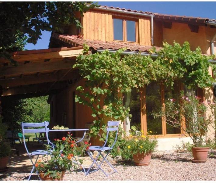 Gîte pour 3 personnes, avec terrasse ainsi que vue et piscine à Seix - 2