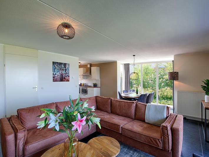 Villa in Maaspark mit Seeblick in Limburg (Niederlande)