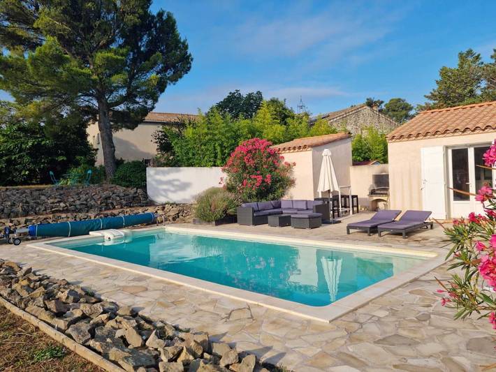 Cottage pour 8 personnes, avec terrasse ainsi que piscine et balcon/terrasse, animaux acceptés à Castelnau-d'Aude