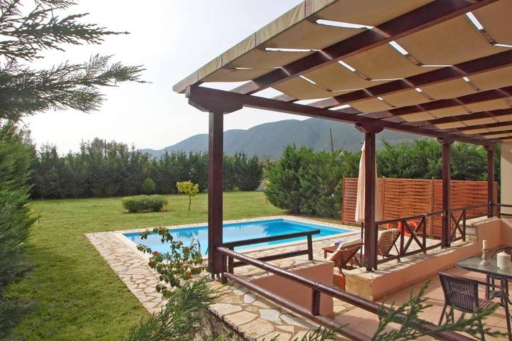 Villa für 3 Personen, mit Balkon und Terrasse sowie Garten und Pool
