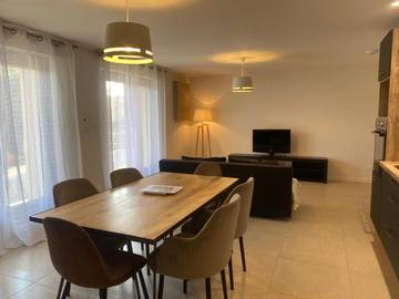 Gîte pour 6 personnes, avec terrasse et jardin, animaux acceptés à Montluel