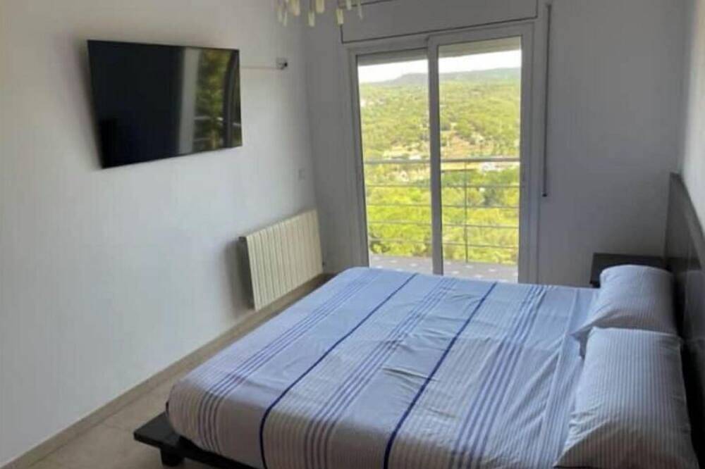 Pleasant Villa with pool for 2 families in Blanes, Costa Brava