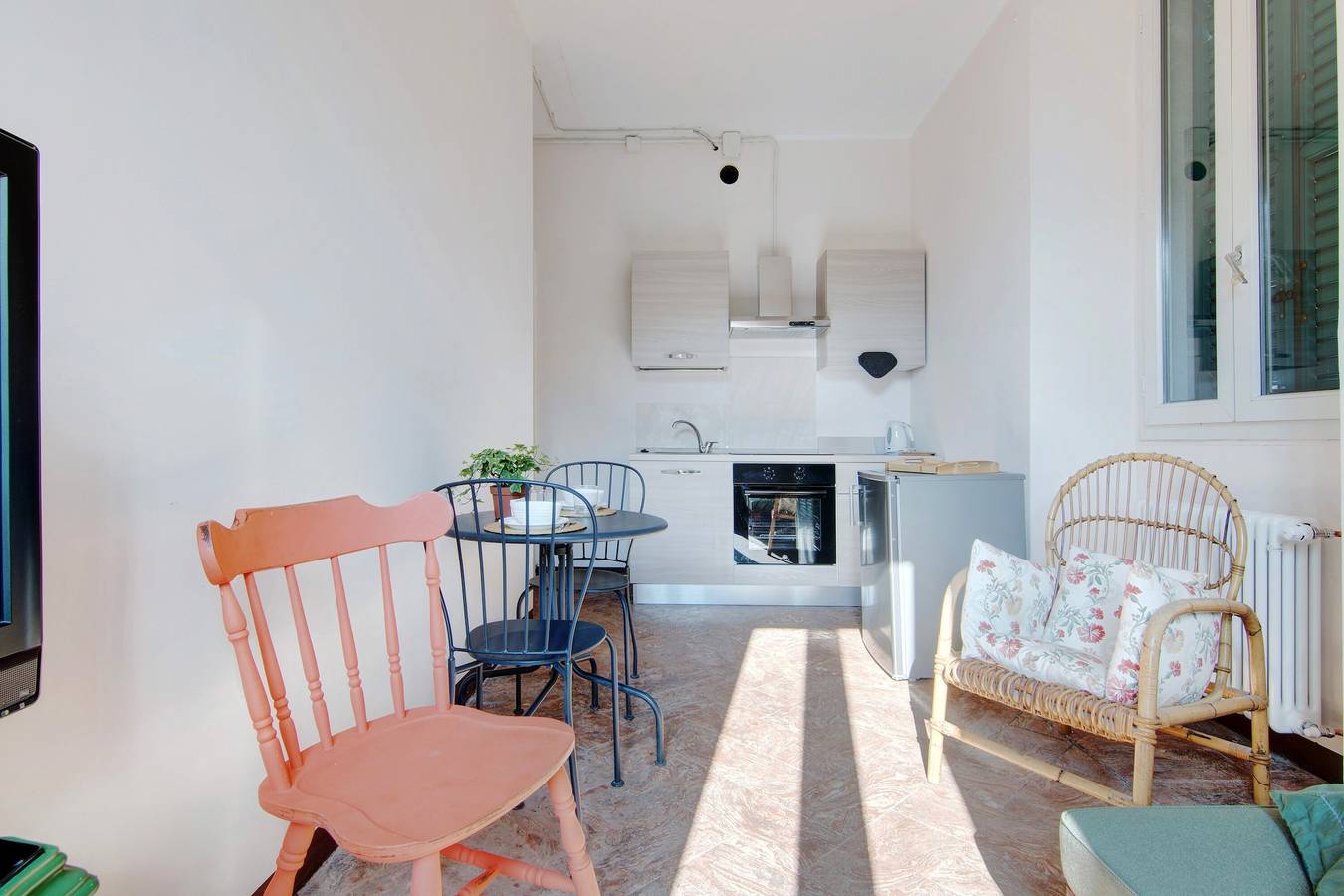 Entire apartment, Holiday Apartment "Ortensia - Residenza Cernobbio" with Mountain View, Balcony & Wi-Fi in Maslianico, Lake Como
