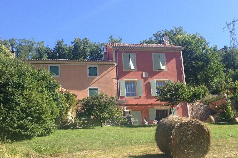Entire apartment, Castellane the Verdon Gorges Grand new studio in Castellane, Verdon Regional Natural Park
