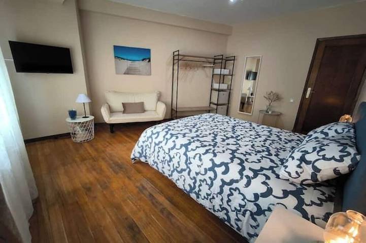 Entire apartment, Very bright and centrally located apartment 1°D in Santiago de Compostela, La Coruña Province