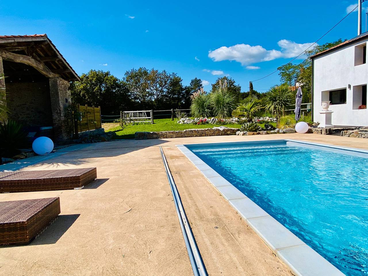 Gîte « La Cour de la Forêt » avec piscine privée, terrasse et Wi-Fi in Saint-Mars-de-Coutais, Région de Nantes
