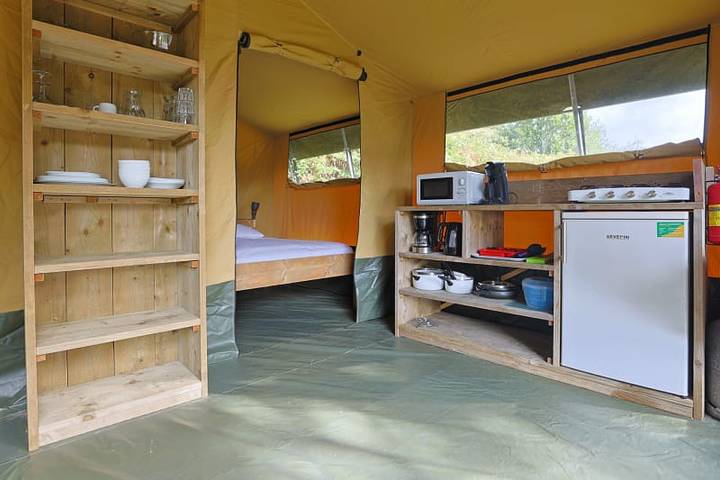 Tente pour 6 personnes, avec vue sur le lac ainsi que terrasse et balcon/terrasse dans Côte de Granit Rose - 4