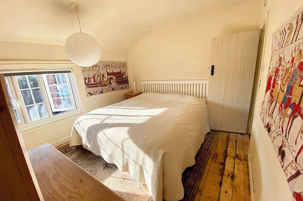 Butterfly Cottage: 200 year old Georgian home with period furniture in Solihull, Région de Birmingham
