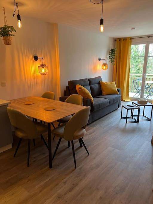 Appartement de vacances pour 4 personnes, avec Balcon et Terrasse ainsi que Jardin et Piscine