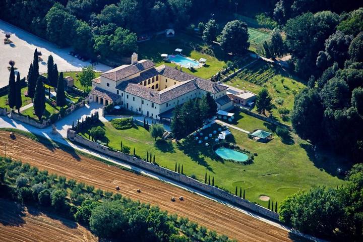 Casa vacanza per 4 persone, con Terrazza e Giardino nonché Piscina e Sauna a Massa Martana