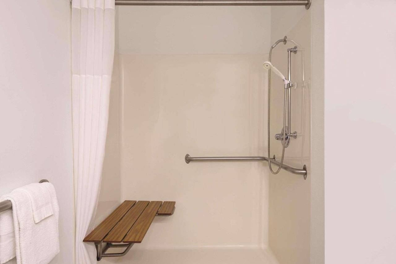 Country Inn & Suites by Radisson, Cedar Falls, Ia in Black Hawk County