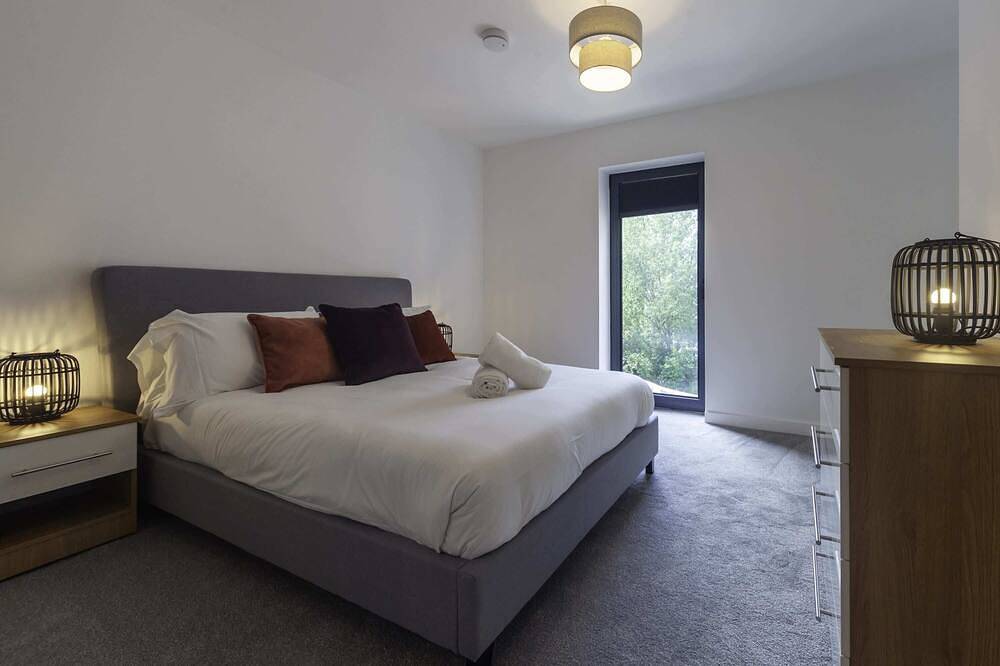 Entire apartment, Large Balcony | 2Br, 3 Storey near Central Ashford in Ashford, Ashford region