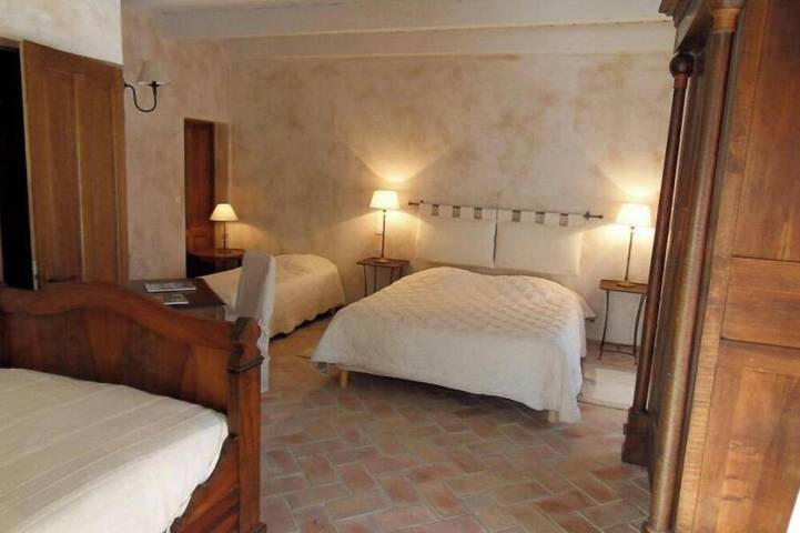 Gîte pour 5 personnes, avec terrasse ainsi que piscine et jardin à Niozelles - 4