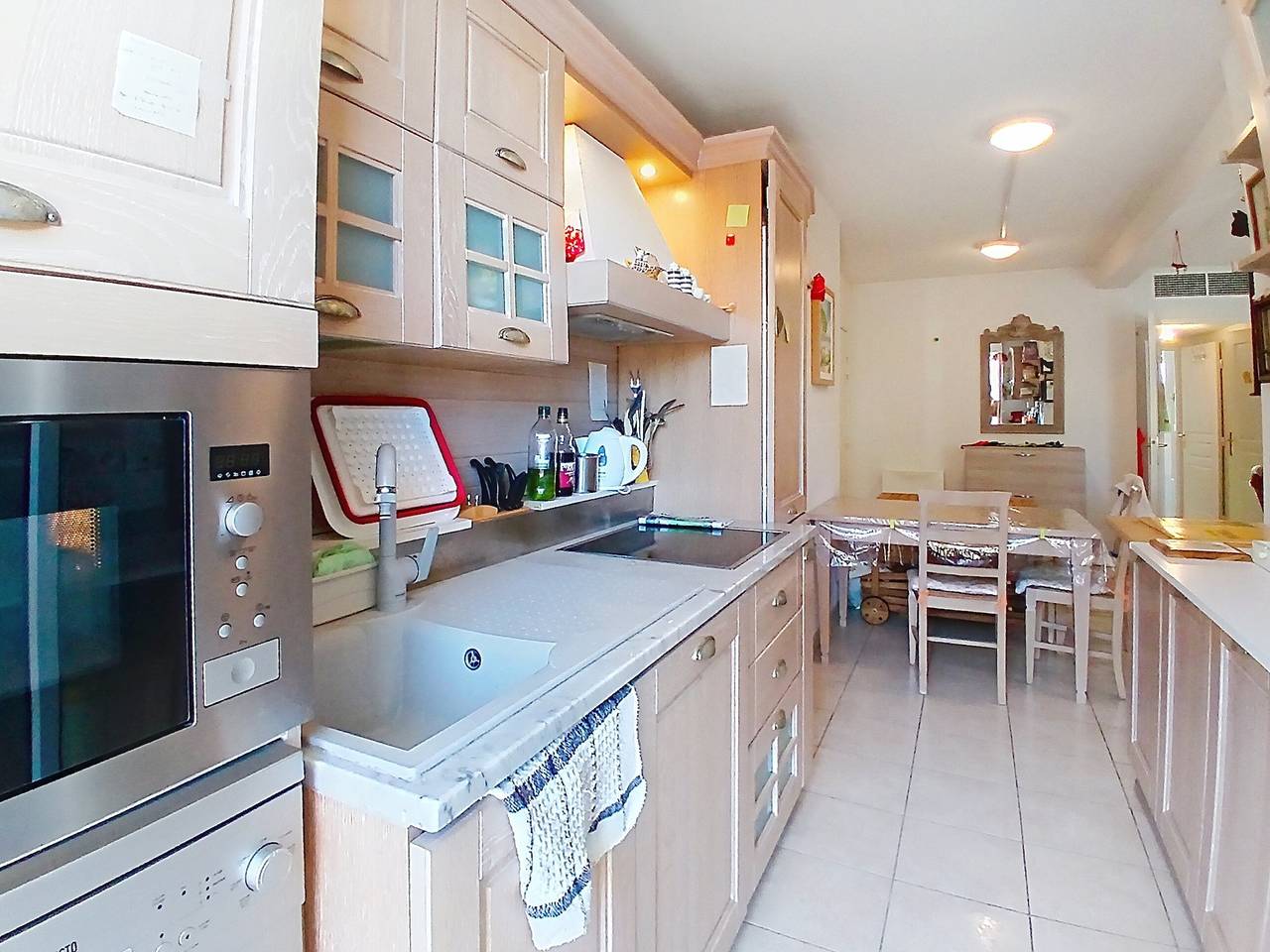Ganze Wohnung, Juan-les-Pins Palais de la Mer: 2-Zimmer-Wohnung mit Terrasse, Klimaanlage, Parkplatz in Antibes, Mittelmeerküste (Frankreich)