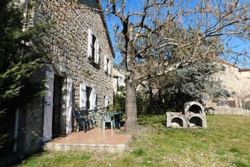 Gîte pour 6 personnes, avec terrasse à Les Assions