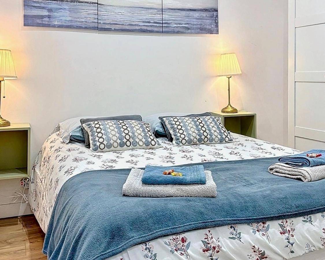 Appartement entier, One-Bedroom Apartment in La Ciotat, Région de Marseille