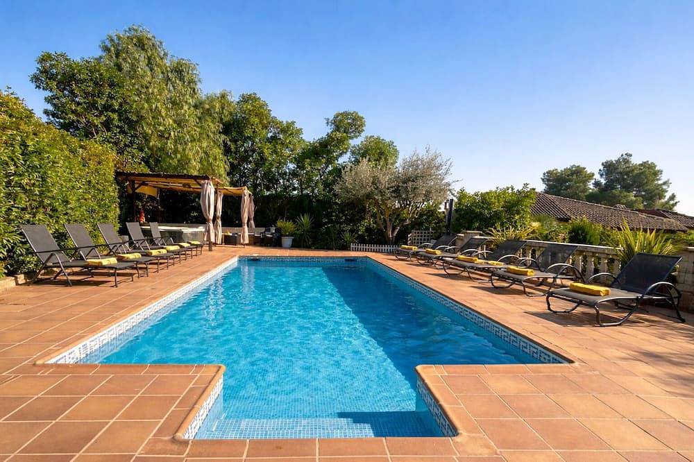 15 minut med bil fra Sitges Villa Illusion.16 pers Xxl basseng by Weekly Villas. in Olivella, Garraf