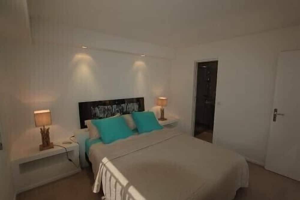 Geheel appartement, Uitzonderlijke Franse Riviera Beach Luxe 2 op de begane grond kamers met directe toegang tot de zee in Saint-Laurent-du-Var, Cannes regio