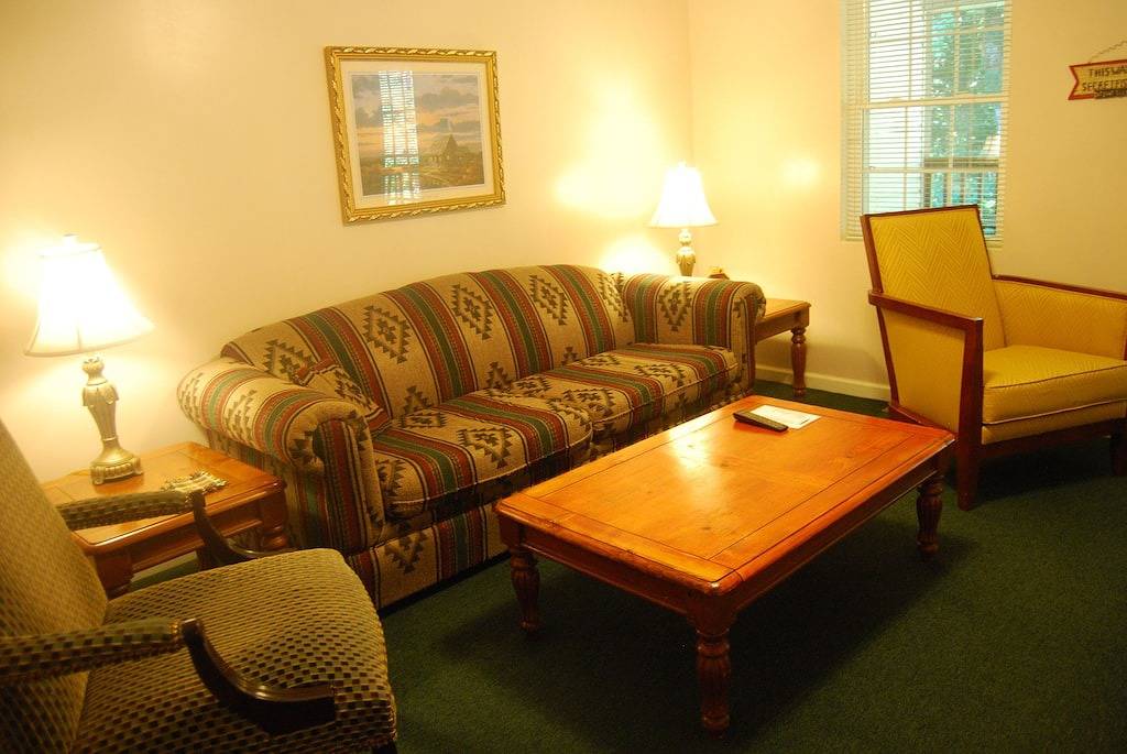 Log Cabin for 6 Guests in Lake Cumberland, Russell County